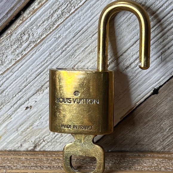 Louis Vuitton Luxurious Gold Padlock with Key - Picture 2 of 4